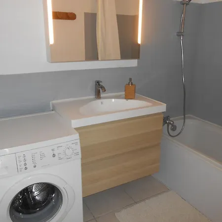 Cosy Au Pied Des Pistes Avec Parking - Fr-1-516-31 Daire Les Deux Alpes