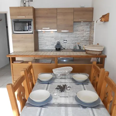 Cosy Au Pied Des Pistes Avec Parking - Fr-1-516-31 Daire *